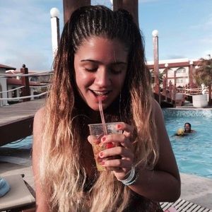 Meet your Posher, Iara